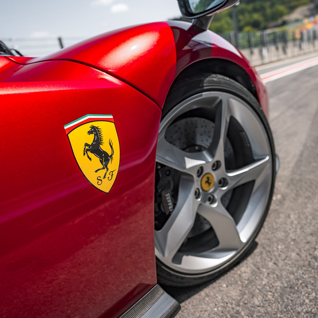 Ferrar Modello Ferrari è pronta a lanciare il suo primo modello elettrico